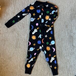 Hanna Andersson 2-way zip pjs in space print